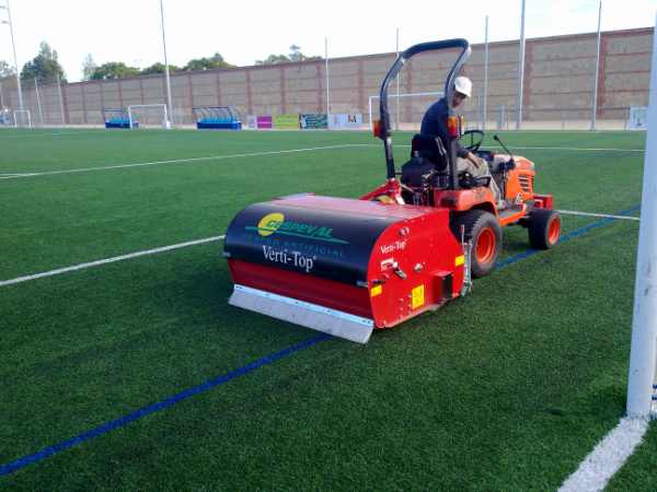 mantenimiento césped artificial deportivo  Villar del Arzobispo